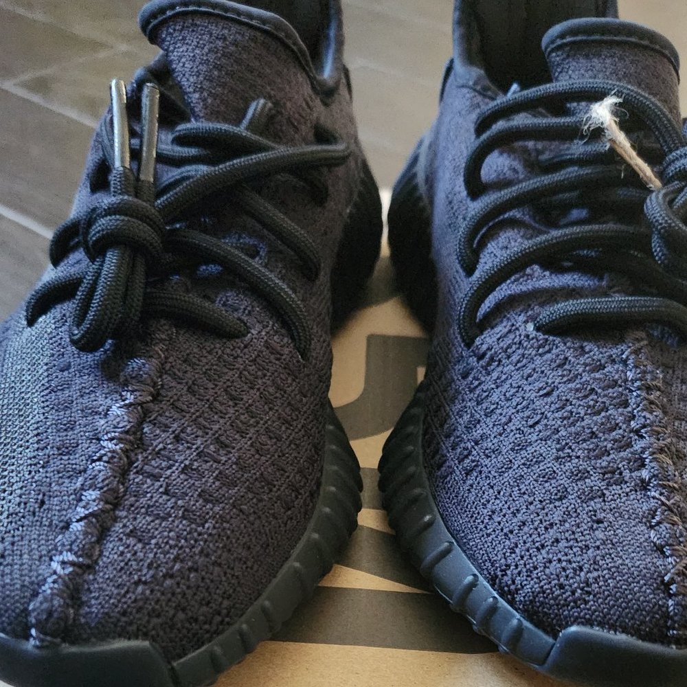 Yeezy boost 350 v2 sz 6 men/ sz 7 wmn